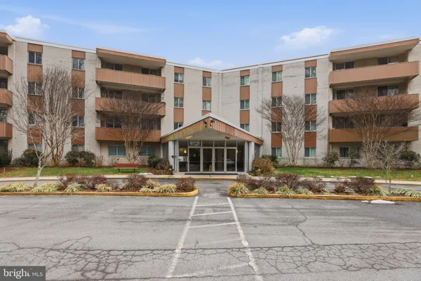 $305,900 | 7505 Democracy Boulevard, Unit A123, Bethesda, MD 20817