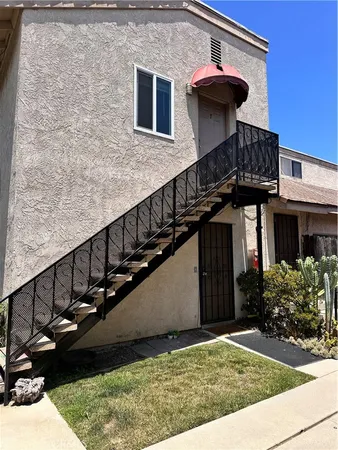 $2,600 | 2517 Florida Street, Unit 7, Huntington Beach, CA 92648