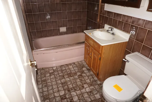 $239,900 | 29 Coolidge Street, Windsor Locks, CT 06096