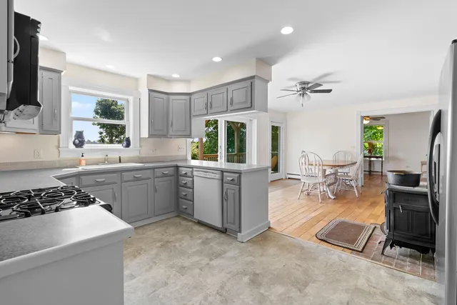 $2,400,000 | 176 Harbor Road, Friendship, ME 04547