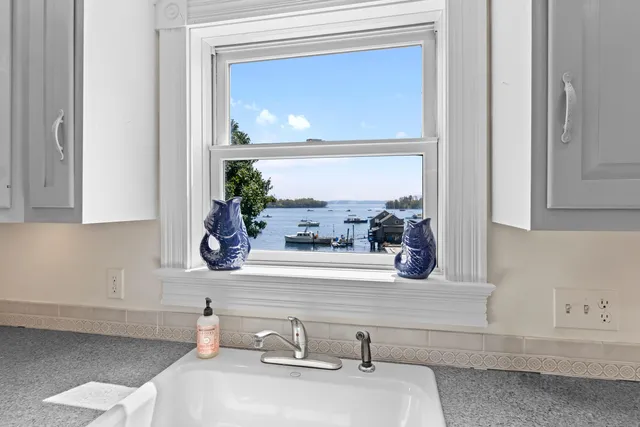 $2,400,000 | 176 Harbor Road, Friendship, ME 04547