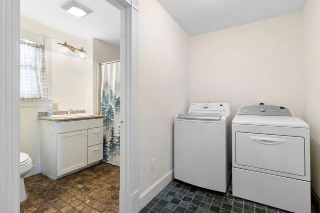 $2,400,000 | 176 Harbor Road, Friendship, ME 04547