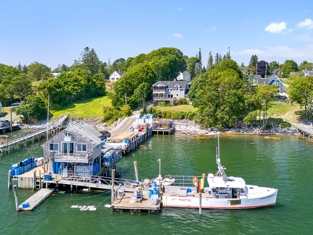 $2,400,000 | 176 Harbor Road, Friendship, ME 04547
