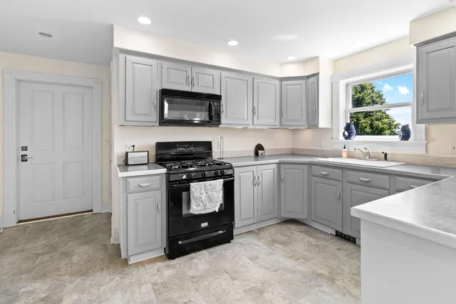 $2,400,000 | 176 Harbor Road, Friendship, ME 04547