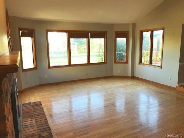 348 Oakbridge Drive Rochester, MI 48306 - Photo 7 of 35