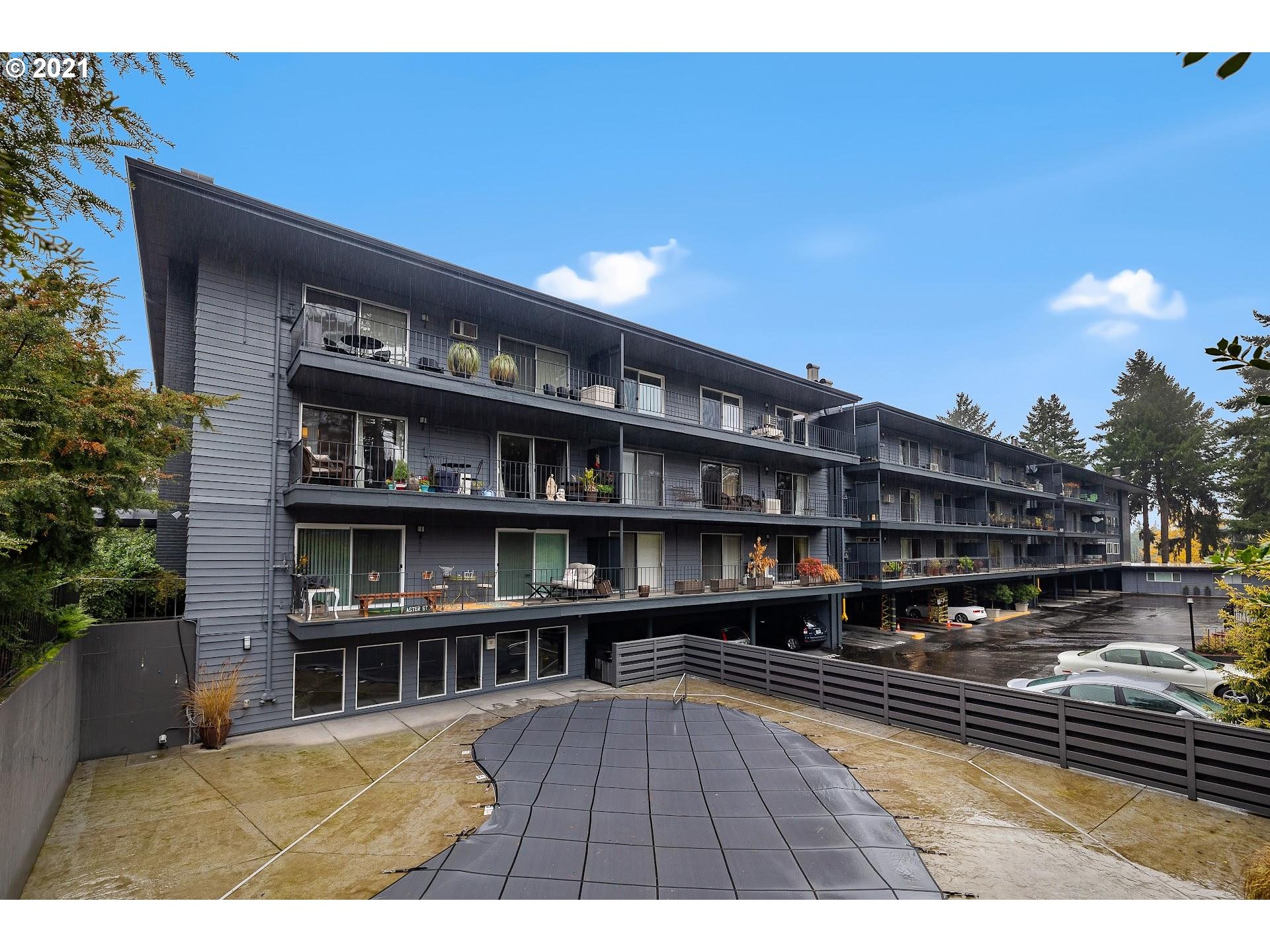 200 Southwest Burnham Road, Unit 203 Lake Oswego, OR 97034 - Photo 2 of 32 Gallery Image 2
