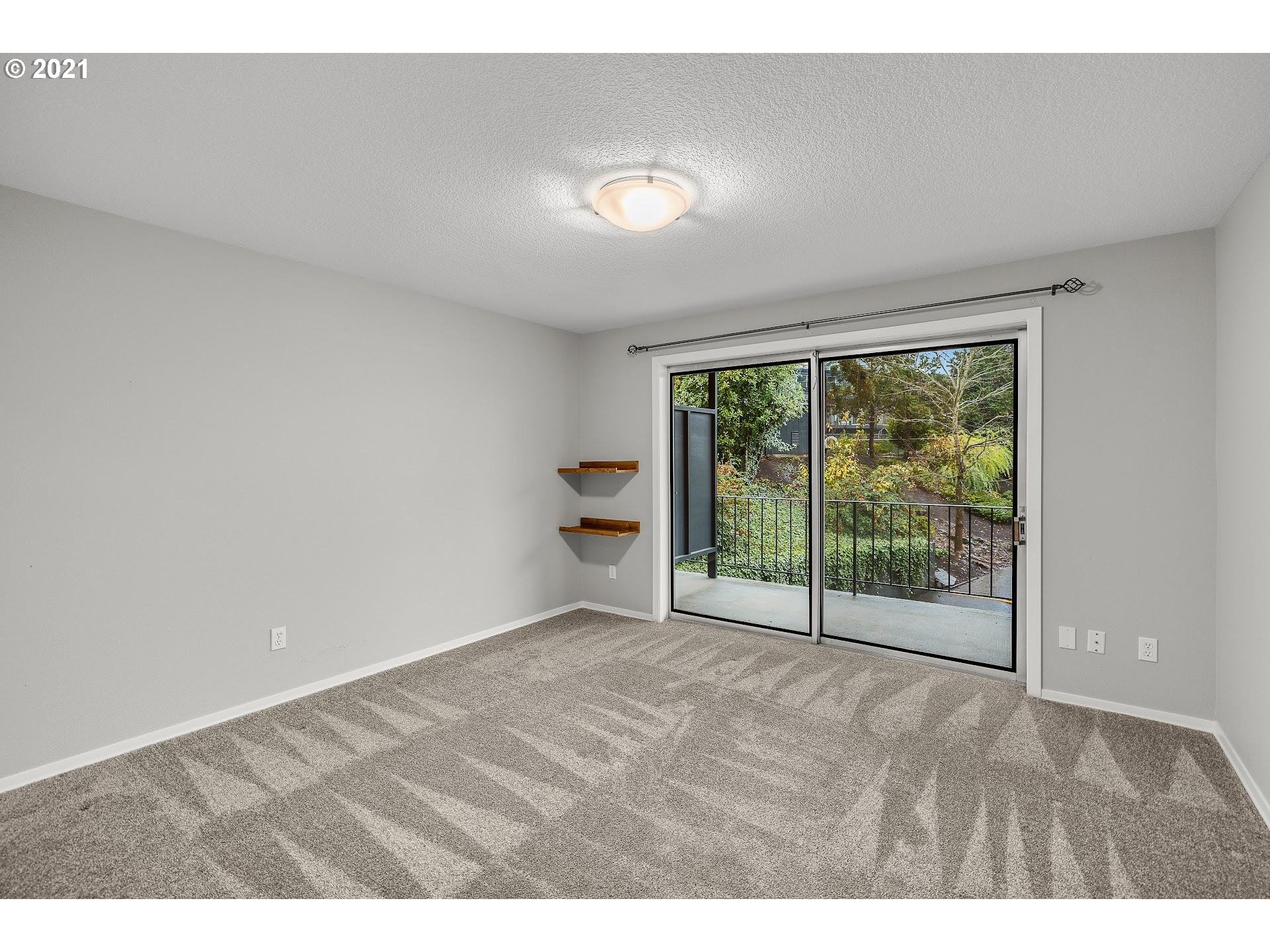 200 Southwest Burnham Road, Unit 203 Lake Oswego, OR 97034 - Photo 15 of 32 Gallery Image 15