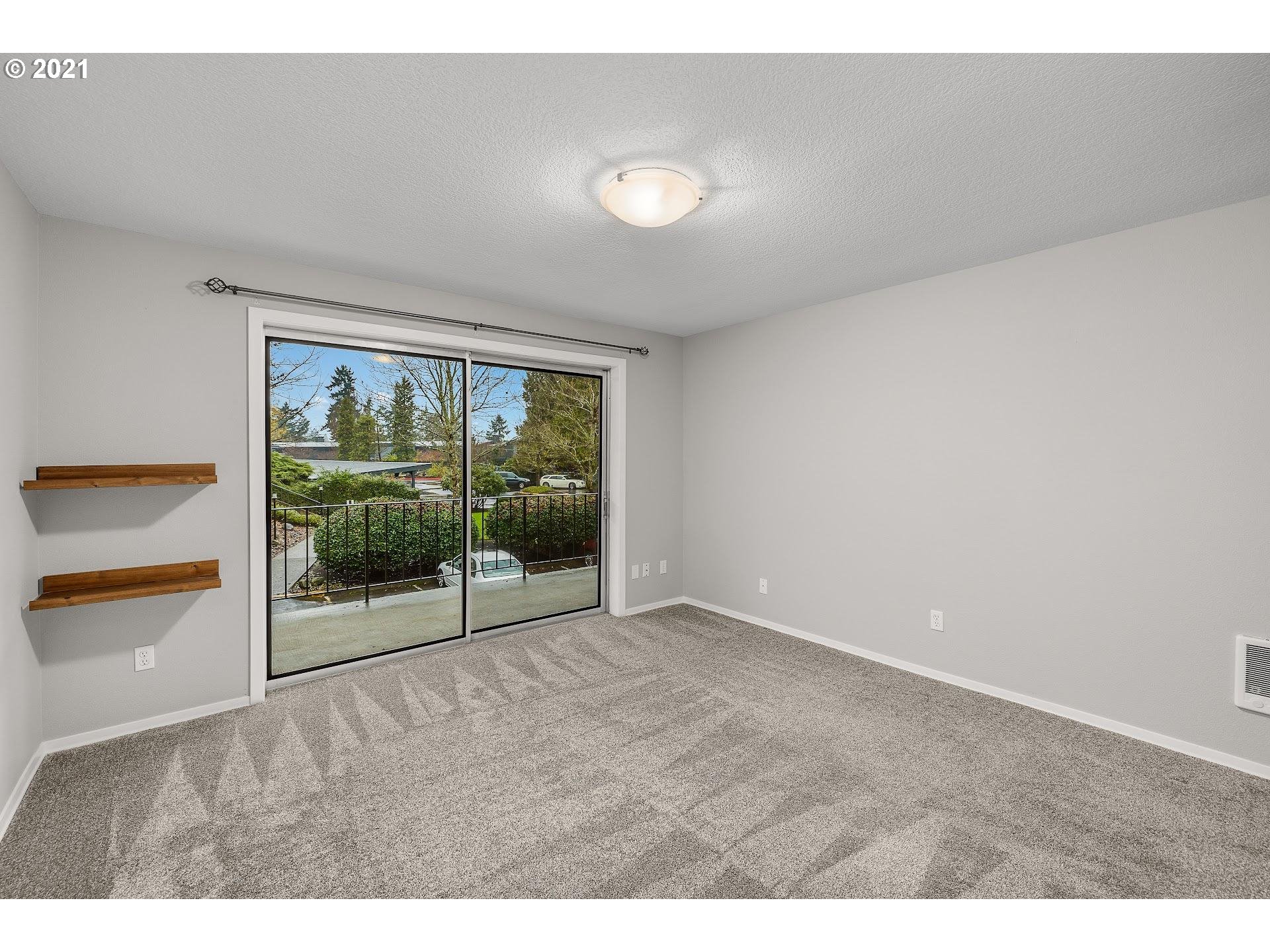 200 Southwest Burnham Road, Unit 203 Lake Oswego, OR 97034 - Photo 16 of 32 Gallery Image 16