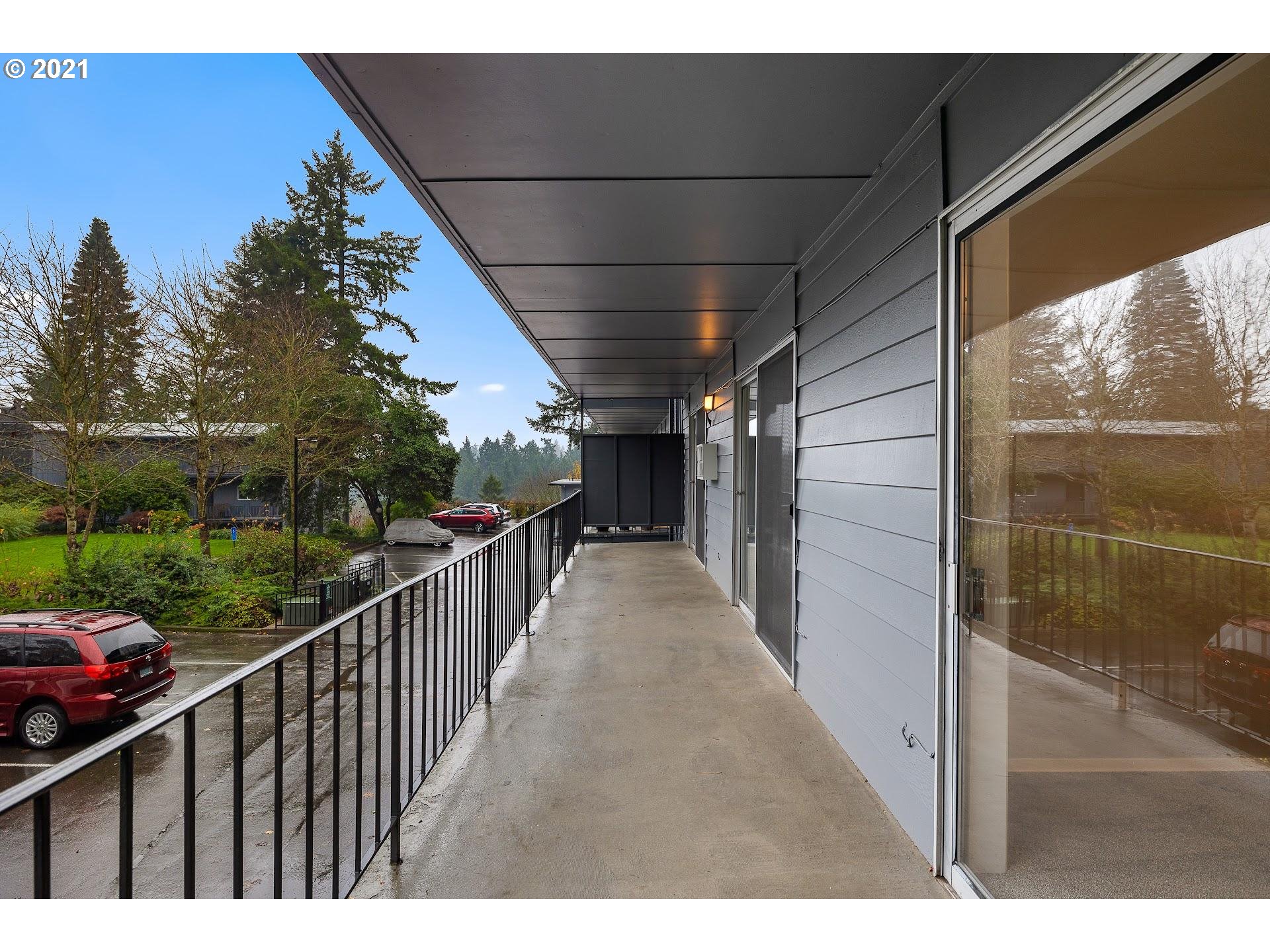 200 Southwest Burnham Road, Unit 203 Lake Oswego, OR 97034 - Photo 20 of 32 Gallery Image 20