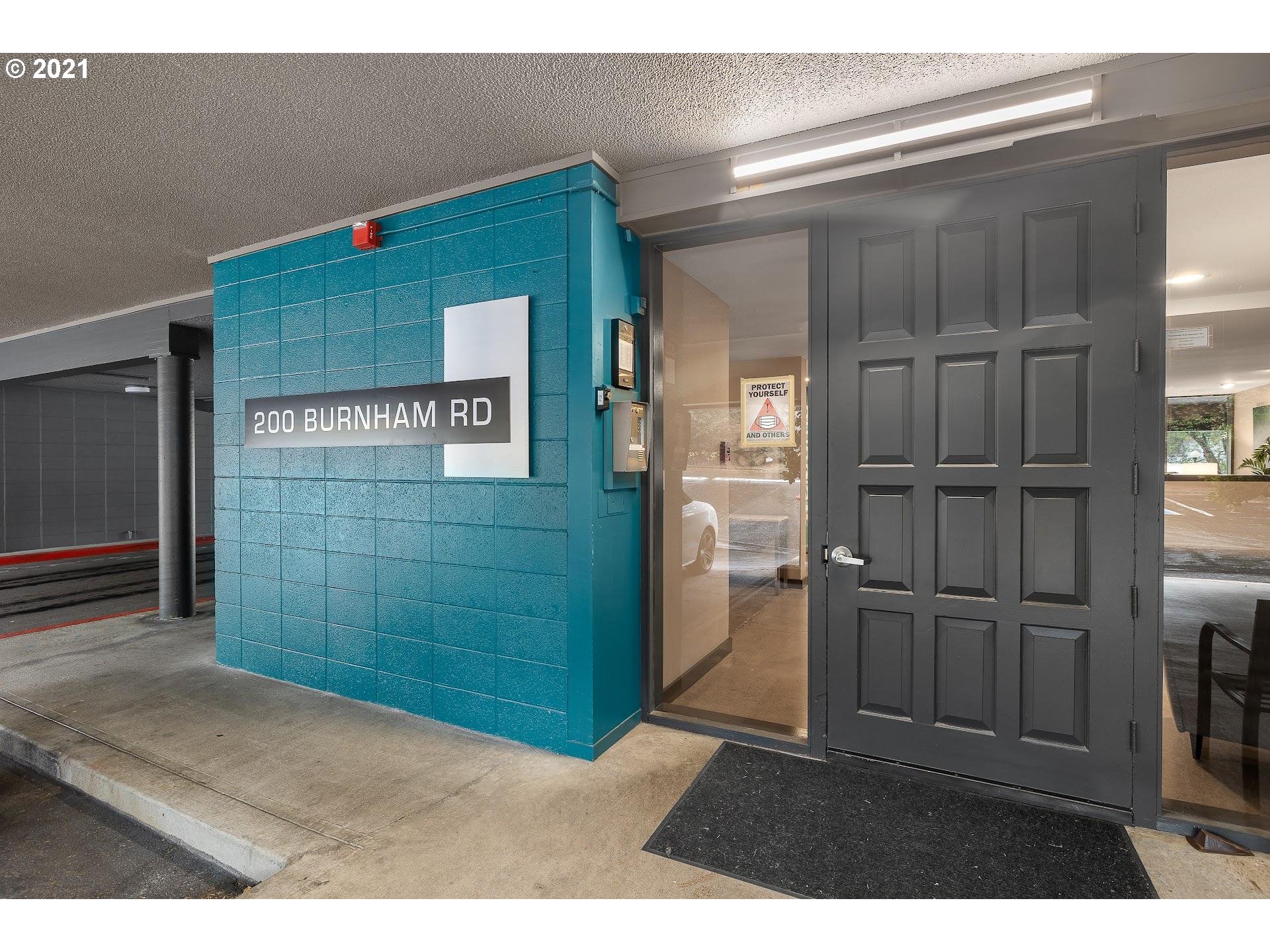 200 Southwest Burnham Road, Unit 203 Lake Oswego, OR 97034 - Photo 3 of 32 Gallery Image 3