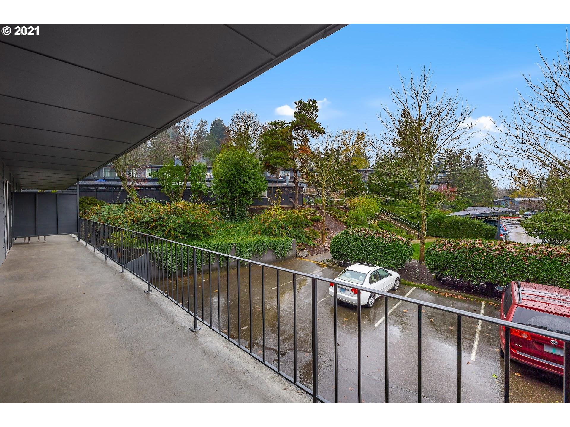 200 Southwest Burnham Road, Unit 203 Lake Oswego, OR 97034 - Photo 22 of 32 Gallery Image 22