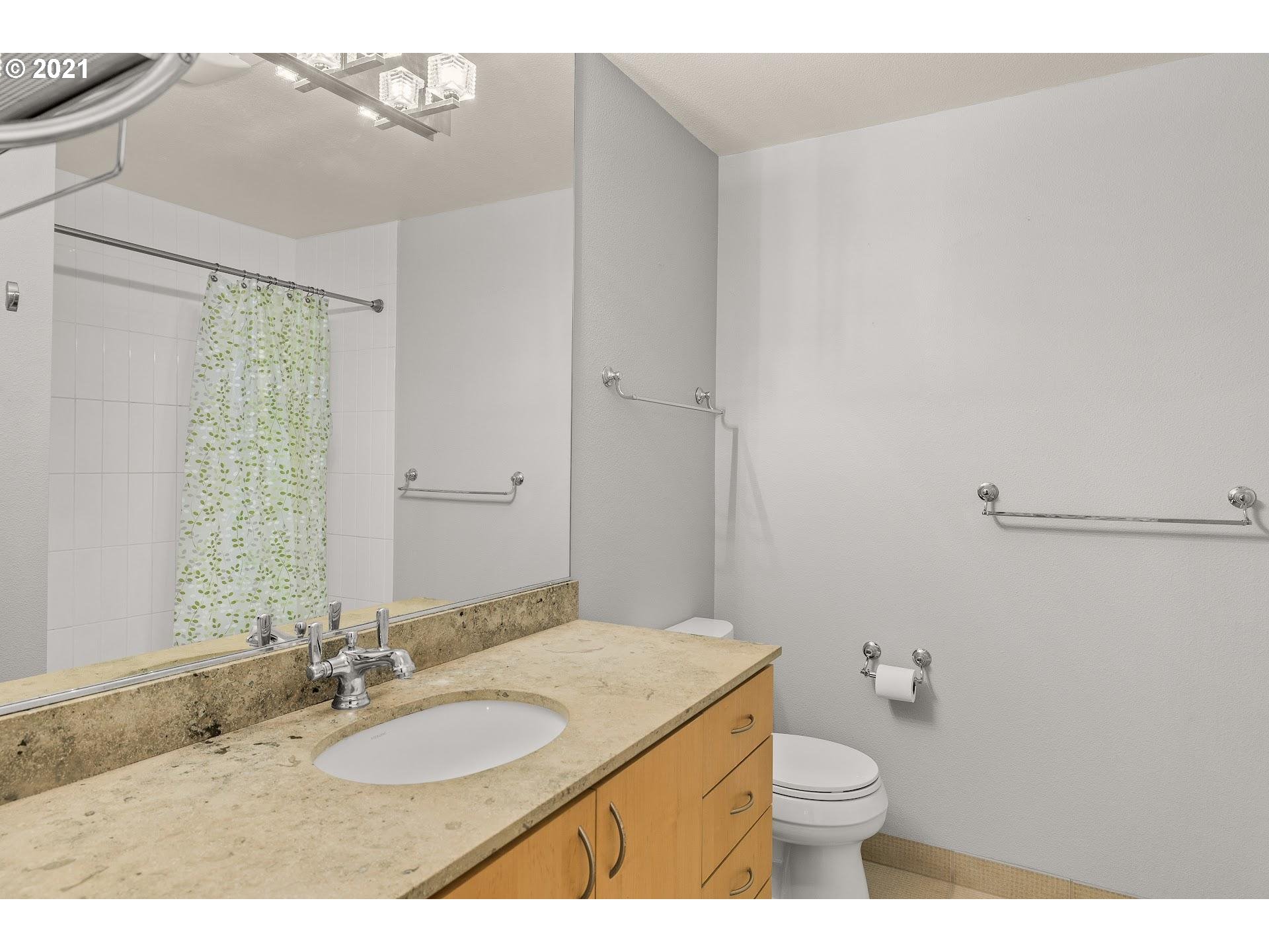 200 Southwest Burnham Road, Unit 203 Lake Oswego, OR 97034 - Photo 23 of 32 Gallery Image 23