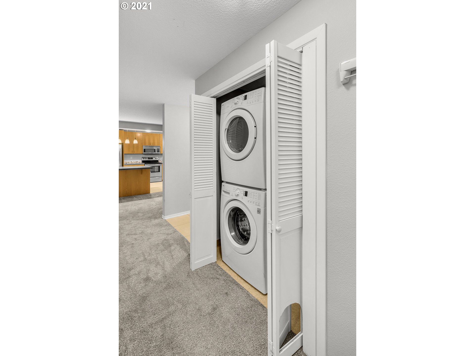 200 Southwest Burnham Road, Unit 203 Lake Oswego, OR 97034 - Photo 24 of 32 Gallery Image 24