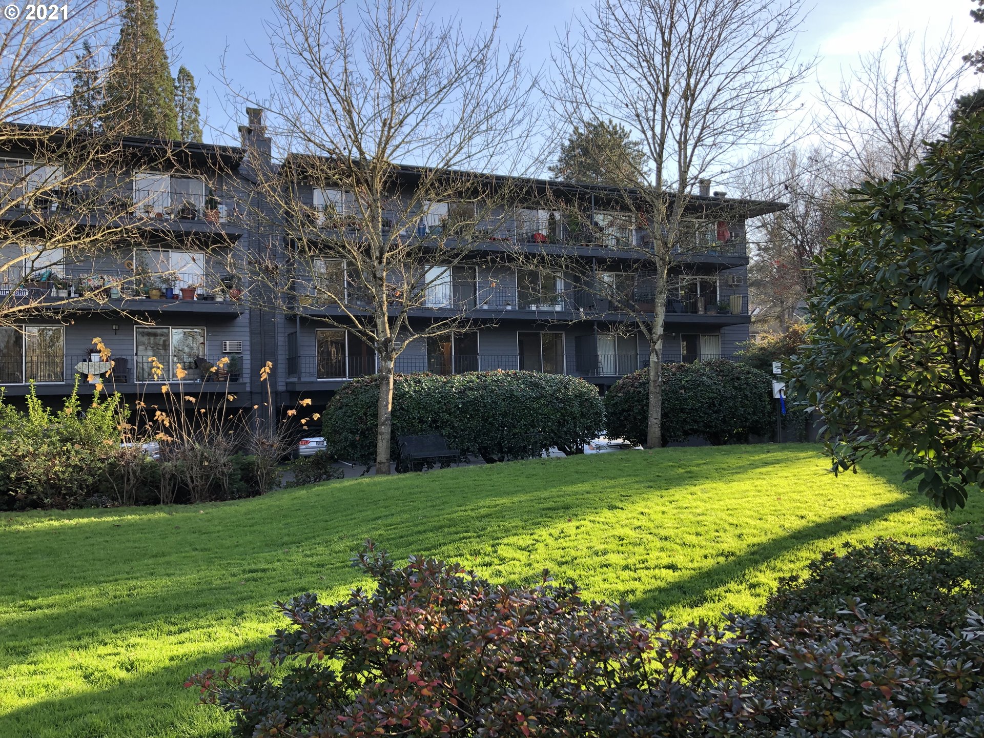200 Southwest Burnham Road, Unit 203 Lake Oswego, OR 97034 - Photo 29 of 32 Gallery Image 29