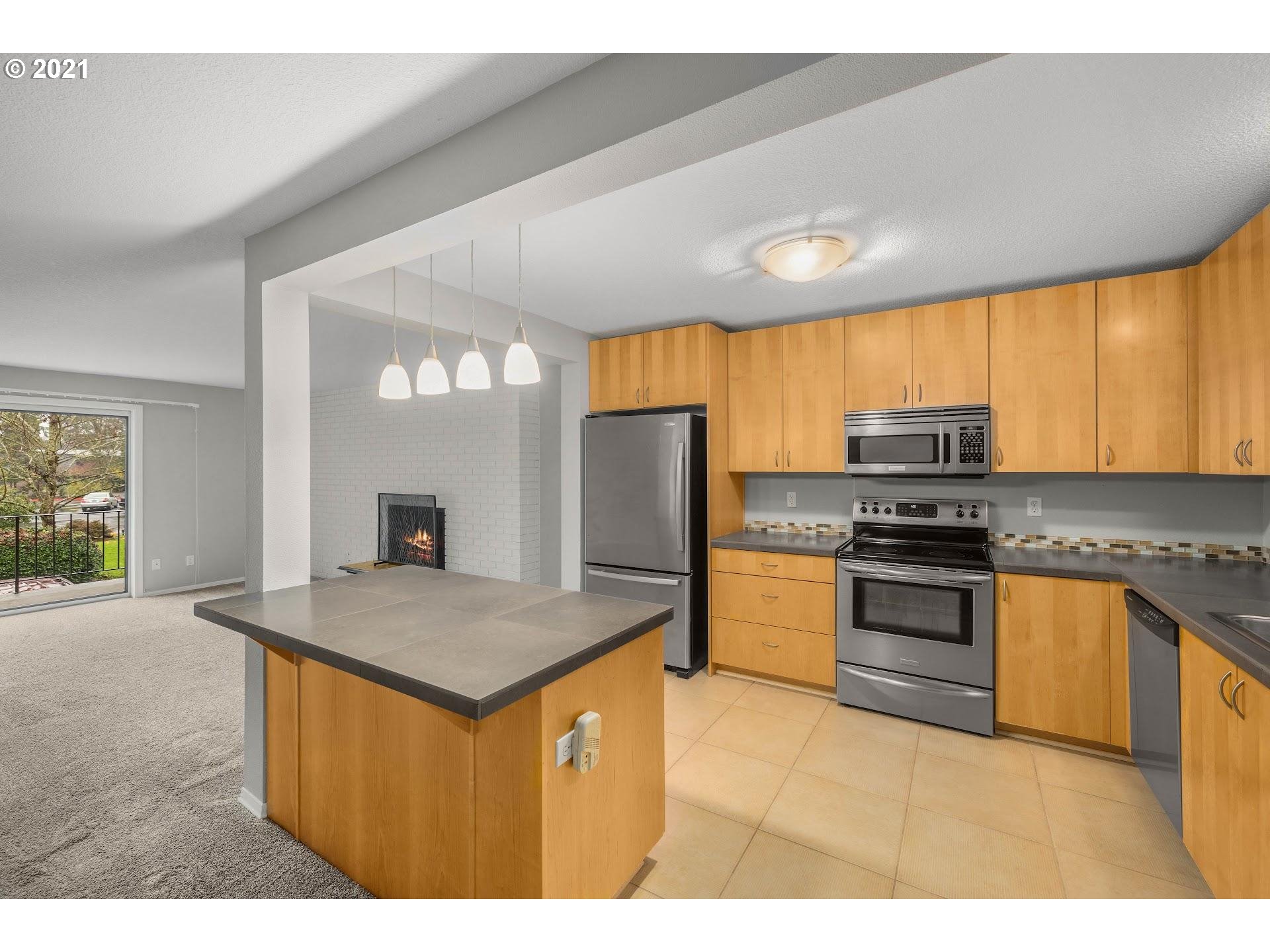 200 Southwest Burnham Road, Unit 203 Lake Oswego, OR 97034 - Photo 10 of 32 Gallery Image 10