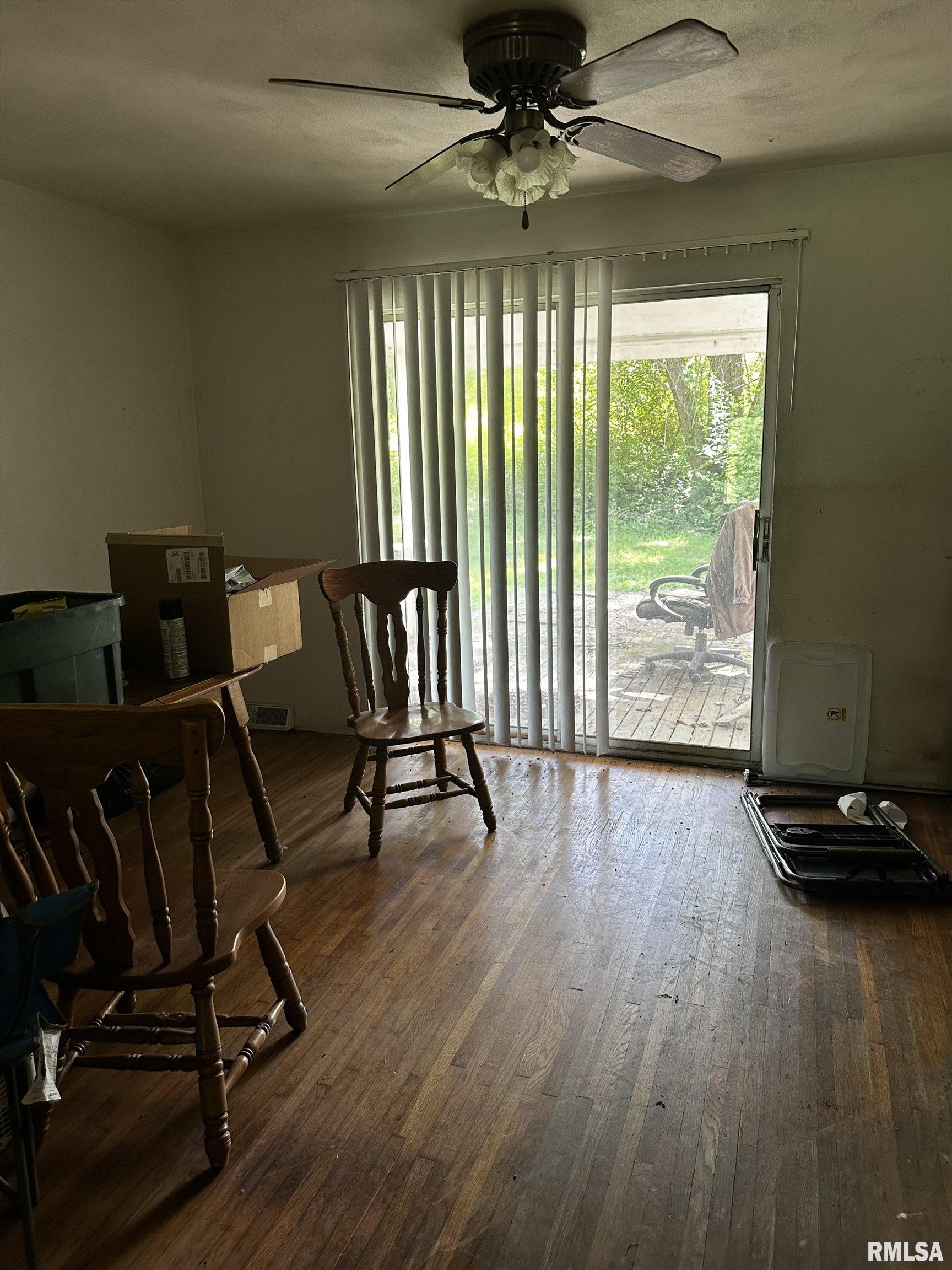 26025 North Weldon Road Canton, IL 61520 - Photo 4 of 13