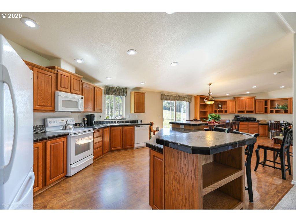 101 Stable Way Washougal, WA 98671 - Photo 4 of 32 Gallery Image 4