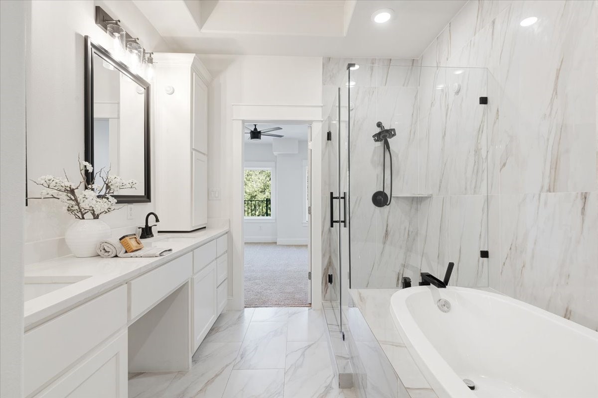 6725 St Augustine Street Houston, TX 77021 - Photo 15 of 27 Primary Ensuite Bathroom