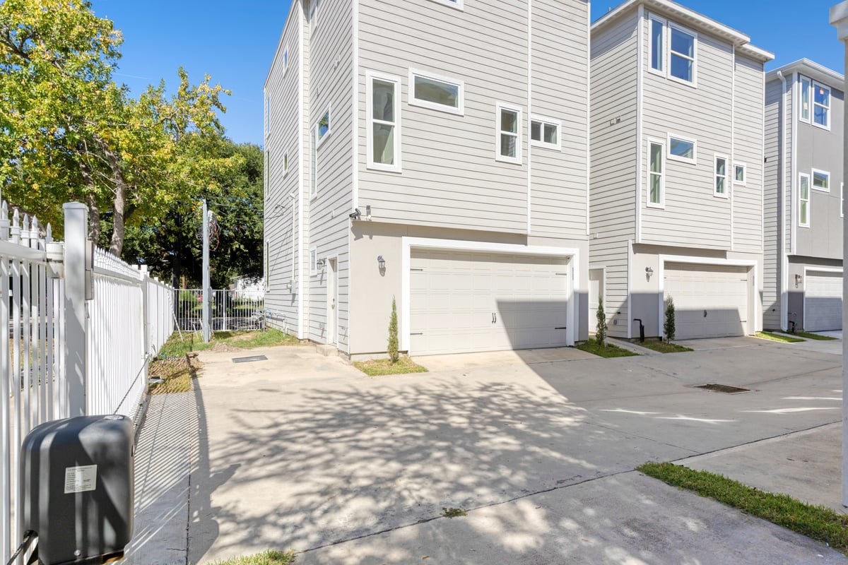 6725 St Augustine Street Houston, TX 77021 - Photo 25 of 27 Back View