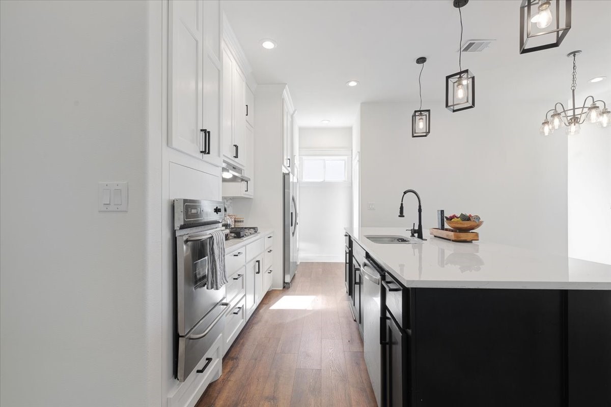 6725 St Augustine Street Houston, TX 77021 - Photo 8 of 27 Kitchen
