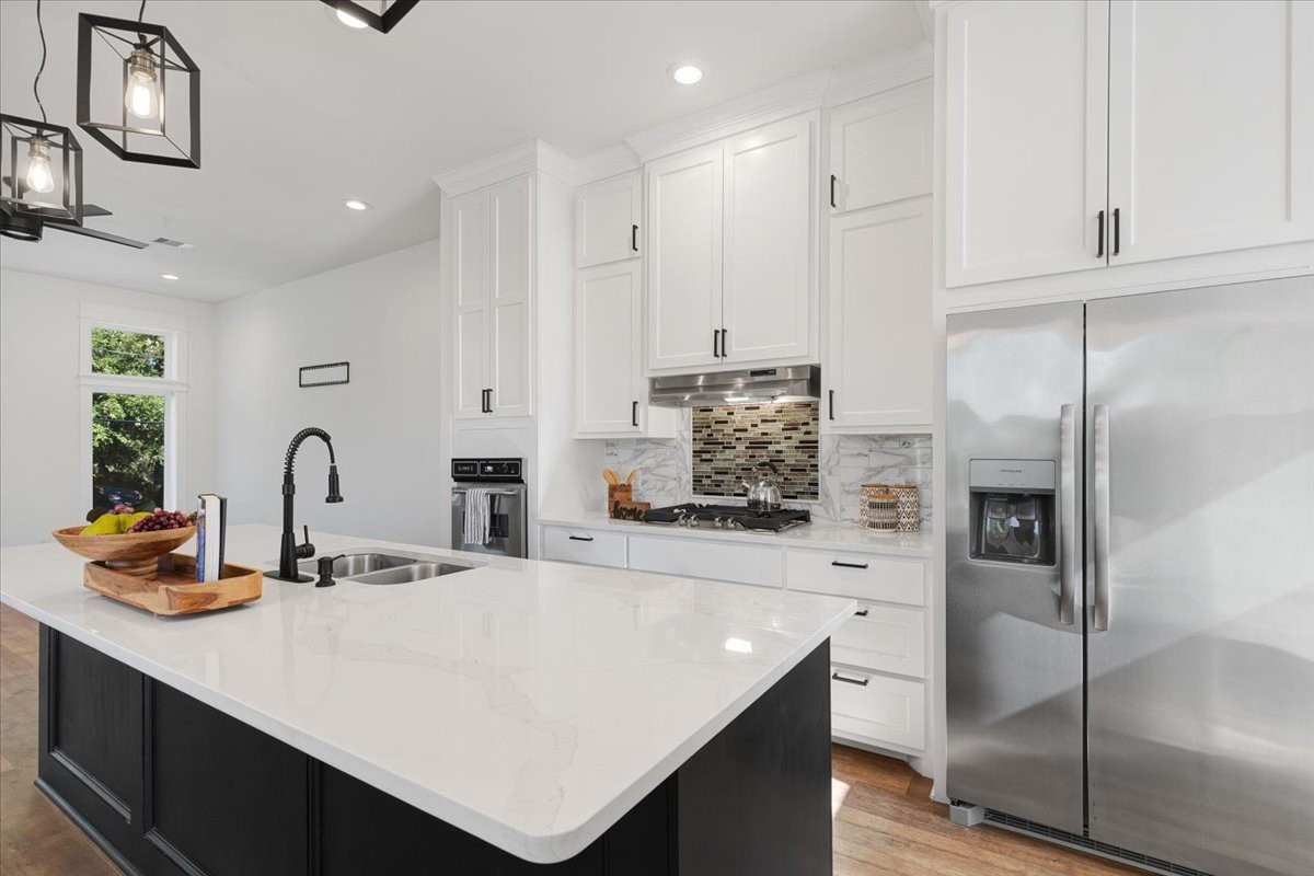 6725 St Augustine Street Houston, TX 77021 - Photo 9 of 27 Kitchen