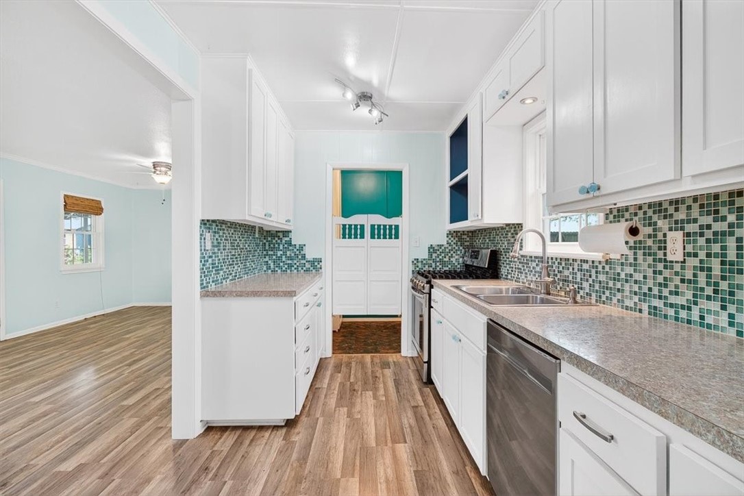 1521 South Mathis Street Rockport, TX 78382 - Photo 13 of 40