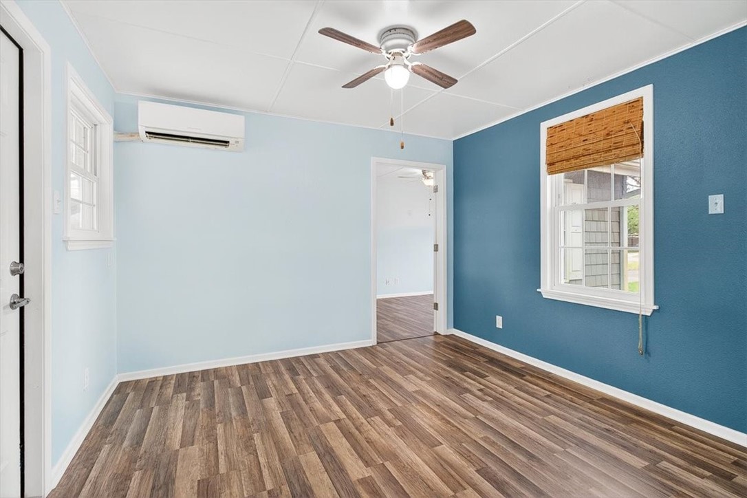 1521 South Mathis Street Rockport, TX 78382 - Photo 21 of 40 This would be great for a bunk room!