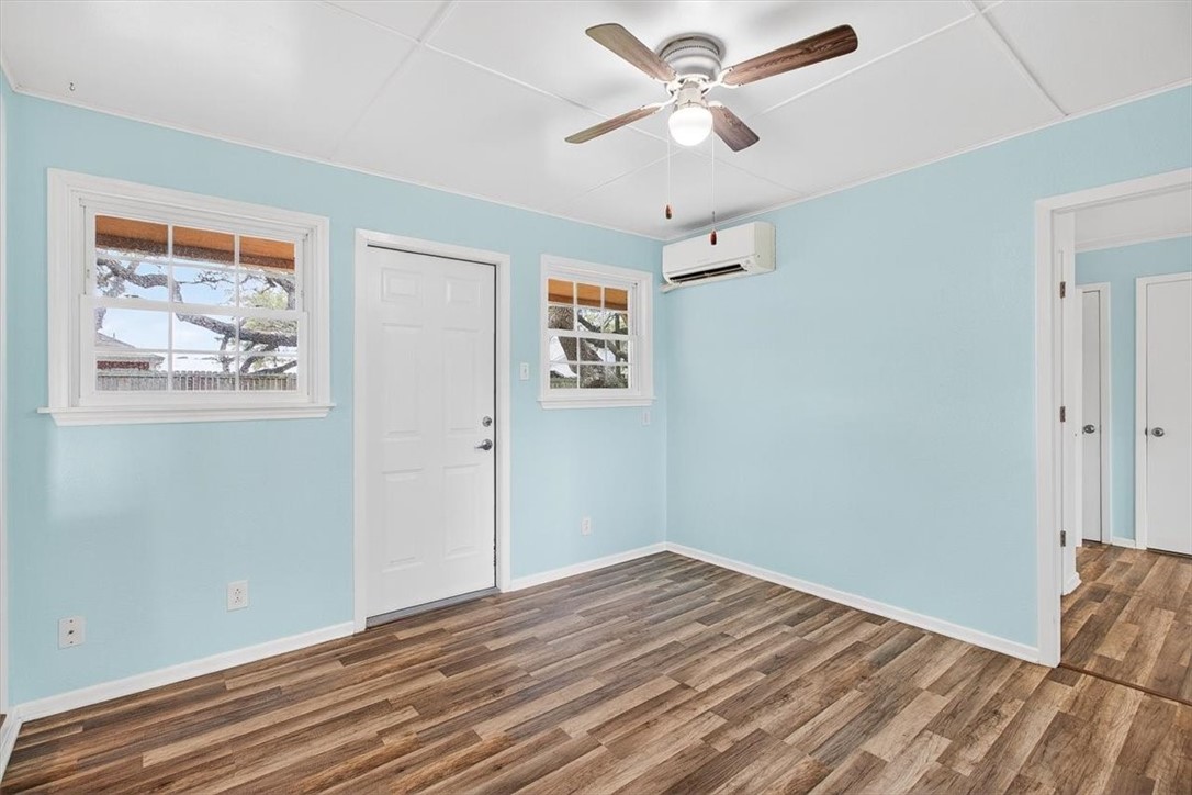 1521 South Mathis Street Rockport, TX 78382 - Photo 23 of 40 This would be great for a bunk room!