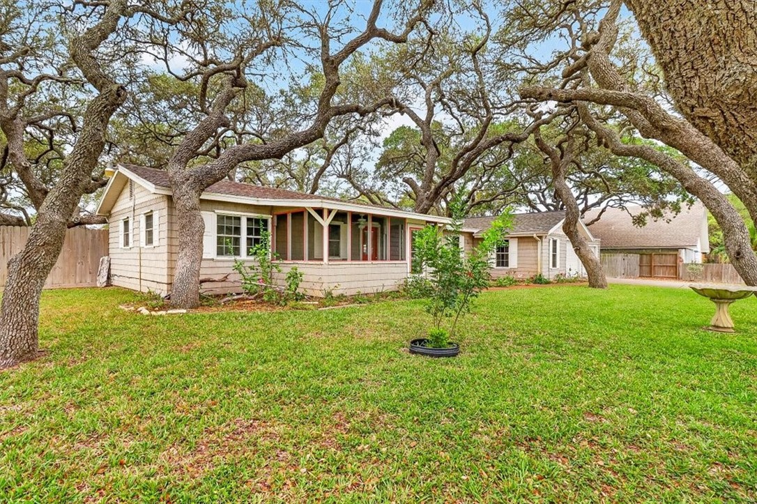 1521 South Mathis Street Rockport, TX 78382 - Photo 27 of 40