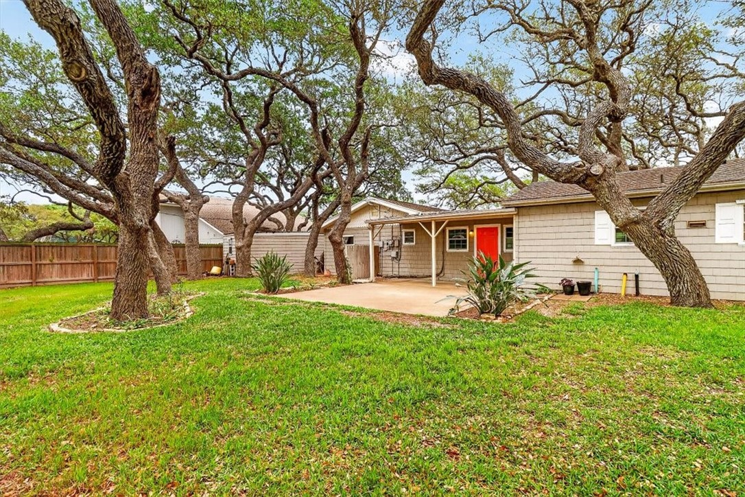 1521 South Mathis Street Rockport, TX 78382 - Photo 7 of 40