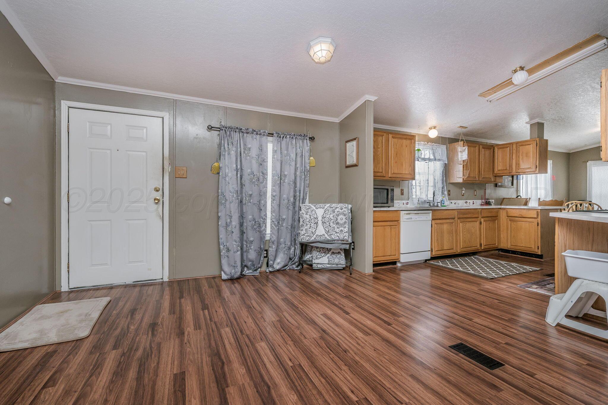 12306 Circle J Road Amarillo, TX 79118 - Photo 4 of 18 Living Room