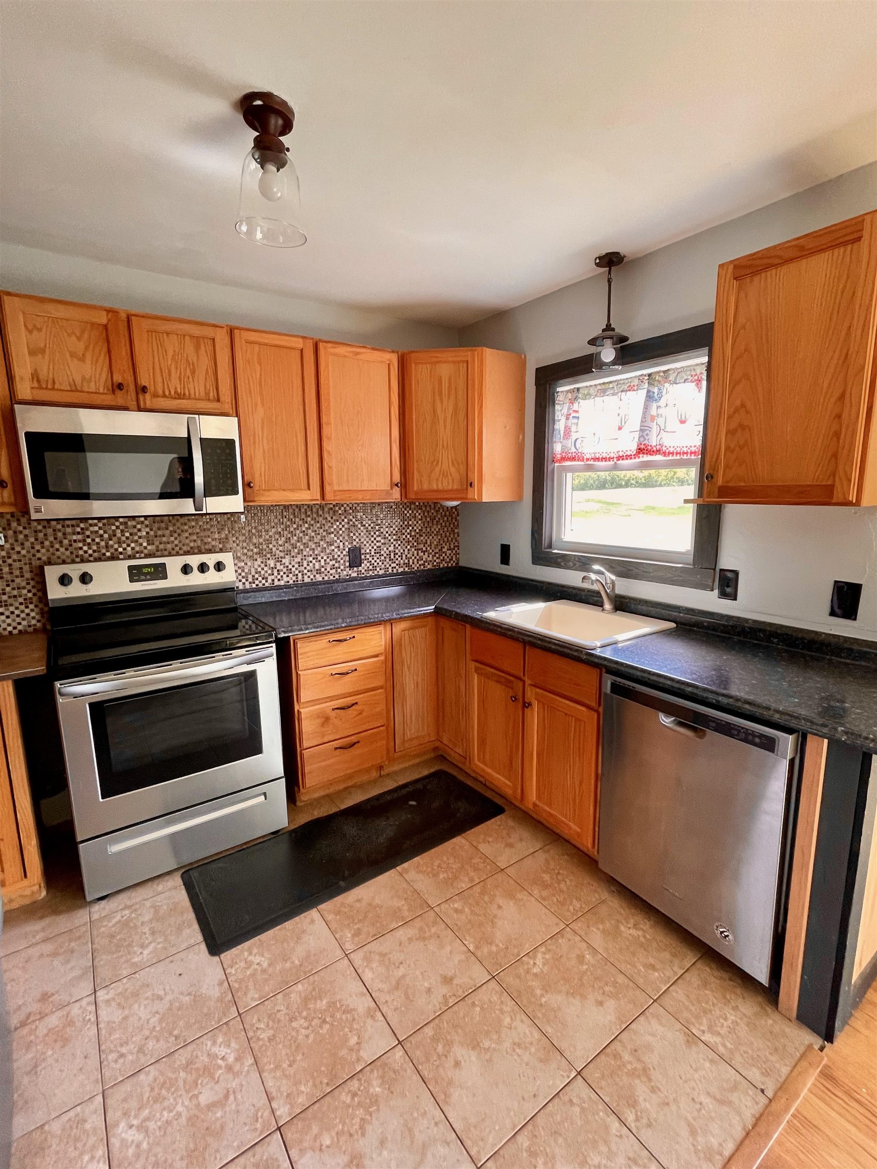 170 Ethan Allen Drive Canaan, VT 05903 - Photo 5 of 40