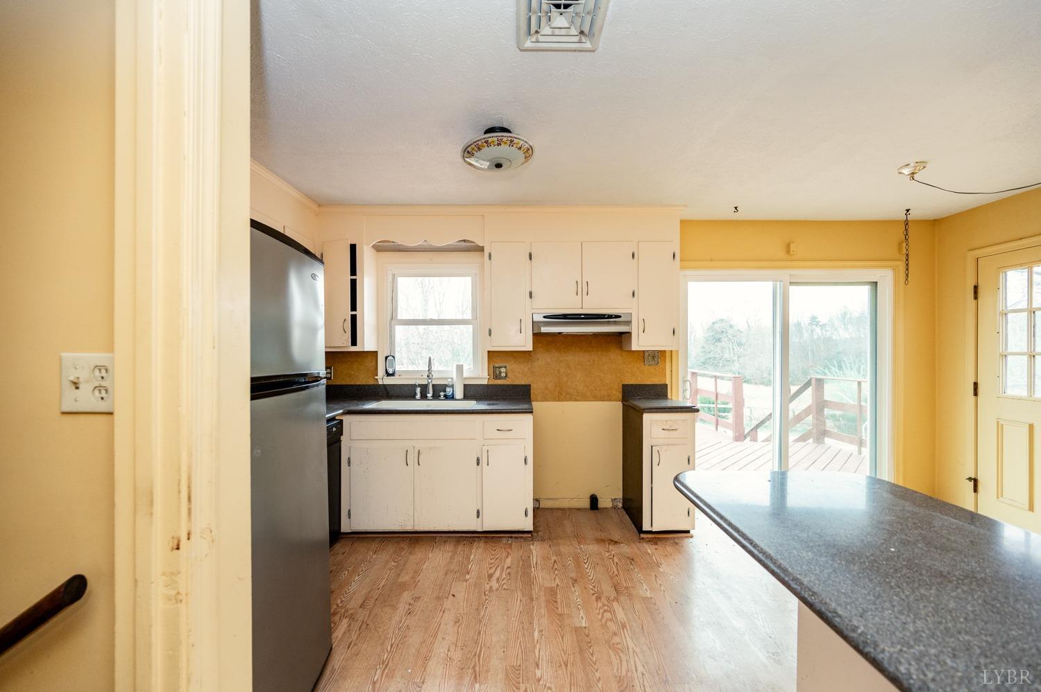 182 Buffalo Ridge Road Amherst, VA 24521 - Photo 7 of 57 a kitchen with appliances a sink and cabinets