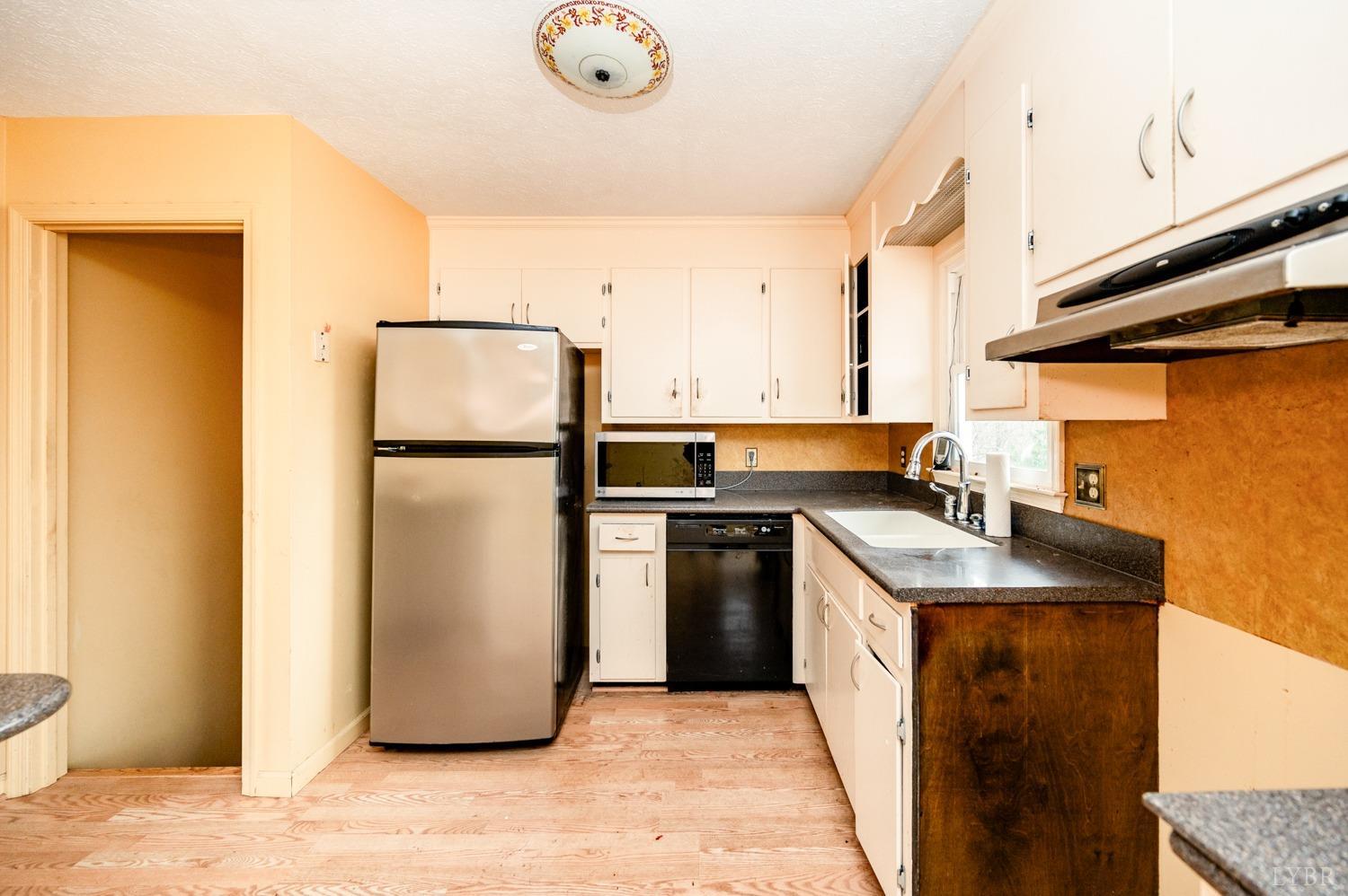 182 Buffalo Ridge Road Amherst, VA 24521 - Photo 10 of 57 a kitchen with stainless steel appliances granite countertop a refrigerator a sink and a stove