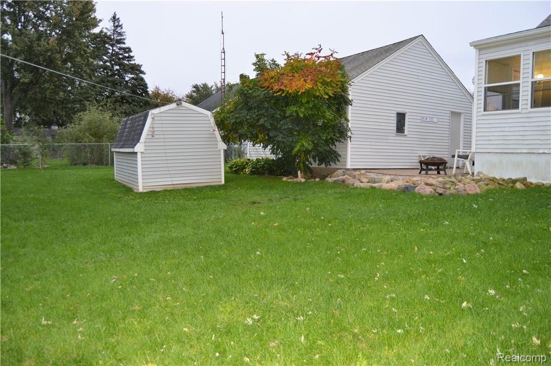 336 Davis Lake Road Lapeer, MI 48446 - Photo 25 of 27 DSC_0298.jpg