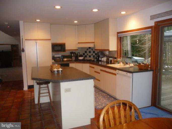 5956 Hall Street Springfield, VA 22152 - Photo 14 of 25 Kitchen