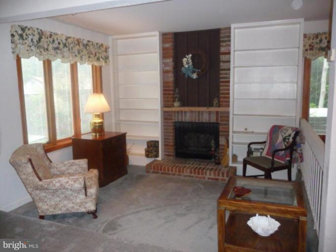 5956 Hall Street Springfield, VA 22152 - Photo 8 of 25 Sitting Room