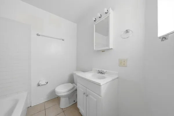 $2,995 | 2453 North Spaulding Avenue, Unit 3, Chicago, IL 60647