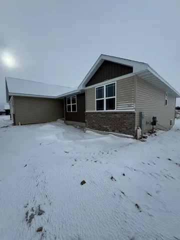 $404,900 | 1235 Putnam Drive, Pulaski, WI 54162