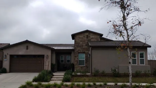 $300,000 | 965 Beaver Pond Loop, Madera, CA 93636