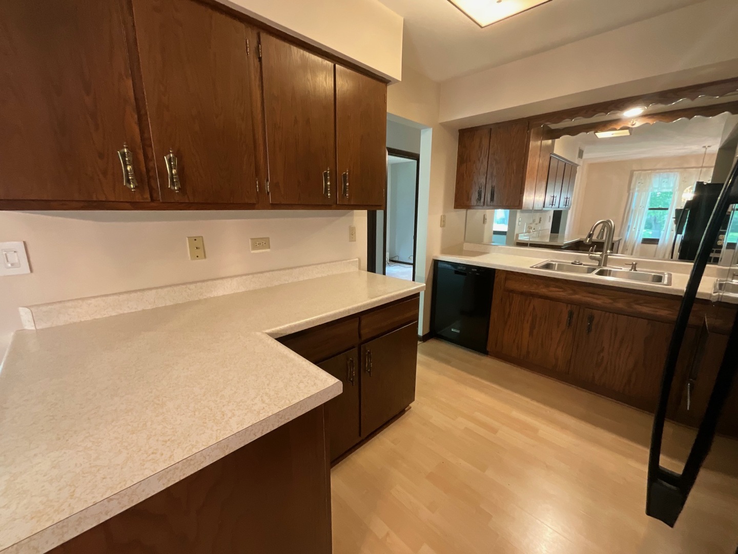69 Devonshire Circle Elgin, IL 60123 - Photo 8 of 25
