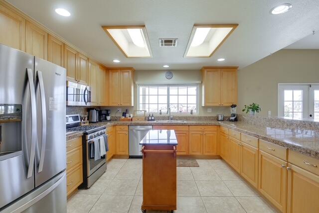 14997 McCarger Road Desert Hot Springs, CA 92240 - Photo 4 of 18 Kitchen