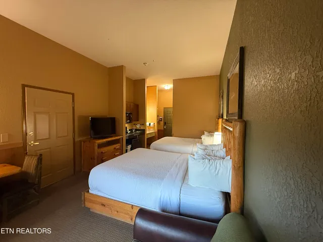 $385,000 | 1424 Old Knoxville Highway, Unit 11001, Sevierville, TN 37876