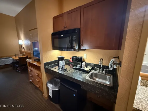 $279,000 | 1424 Old Knoxville Highway, Unit 11001, Sevierville, TN 37876