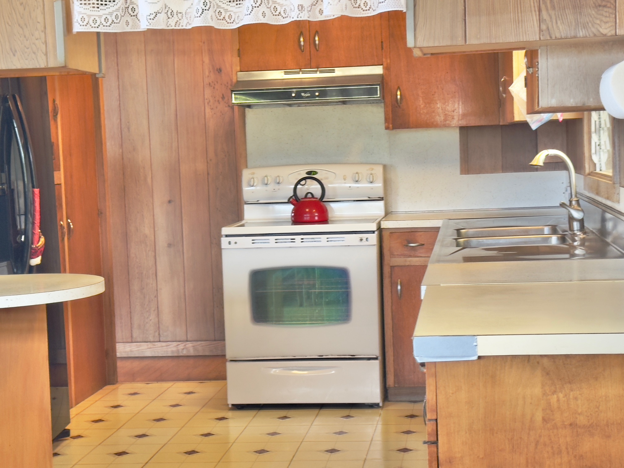 82-1091 Kinue Road Captain Cook, HI 96704 - Photo 5 of 28 a utility room with dryer and washer