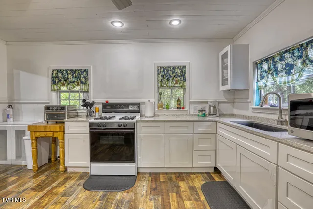 $399,900 | 3652 Horton Ford Road, Eidson, TN 37731