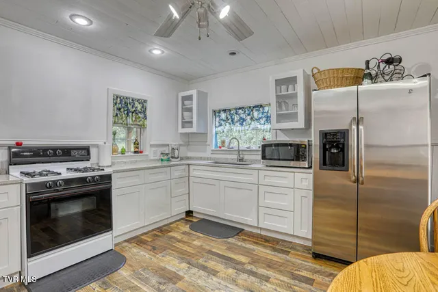 $399,900 | 3652 Horton Ford Road, Eidson, TN 37731