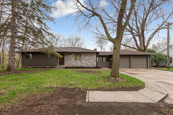 $389,900 | 1304 Noretta Drive, North Mankato, MN 56003