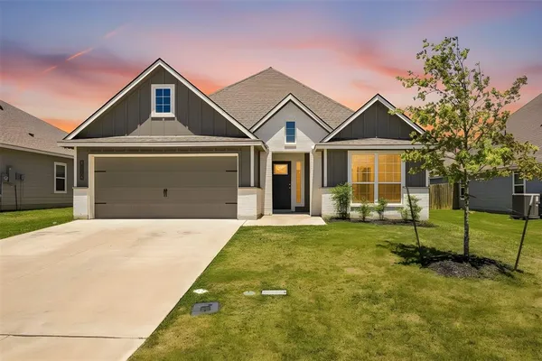 $369,500 | 3228 Dottavio Road, Lorena, TX 76655