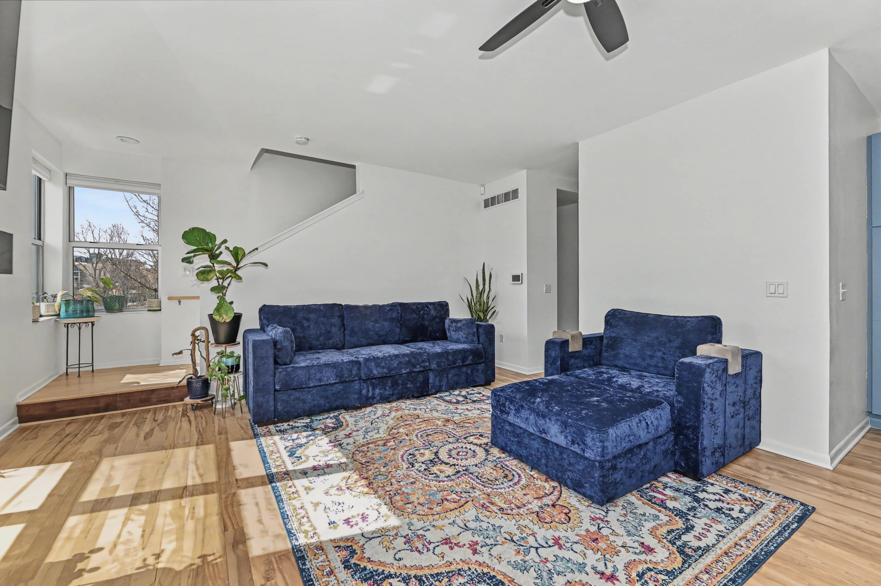 2175 North Riverboat Road Milwaukee, WI 53212 - Photo 14 of 50 Living Room